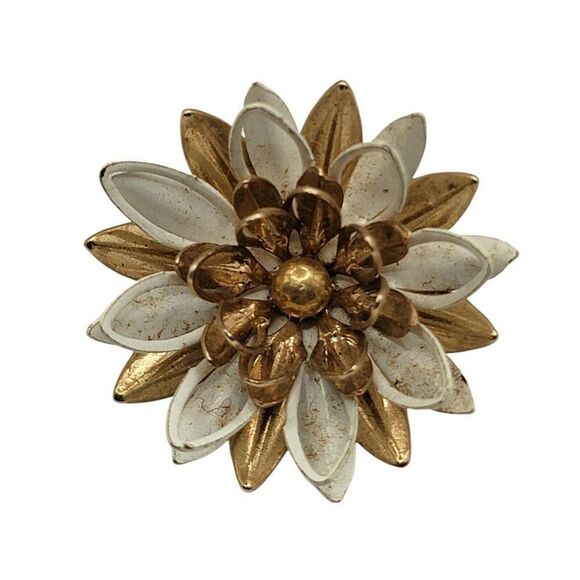 Vintage SARAH COVENTRY Enamel Flower Brooch & Earring SET White 3-D Gold Lot - Picture 3 of 6